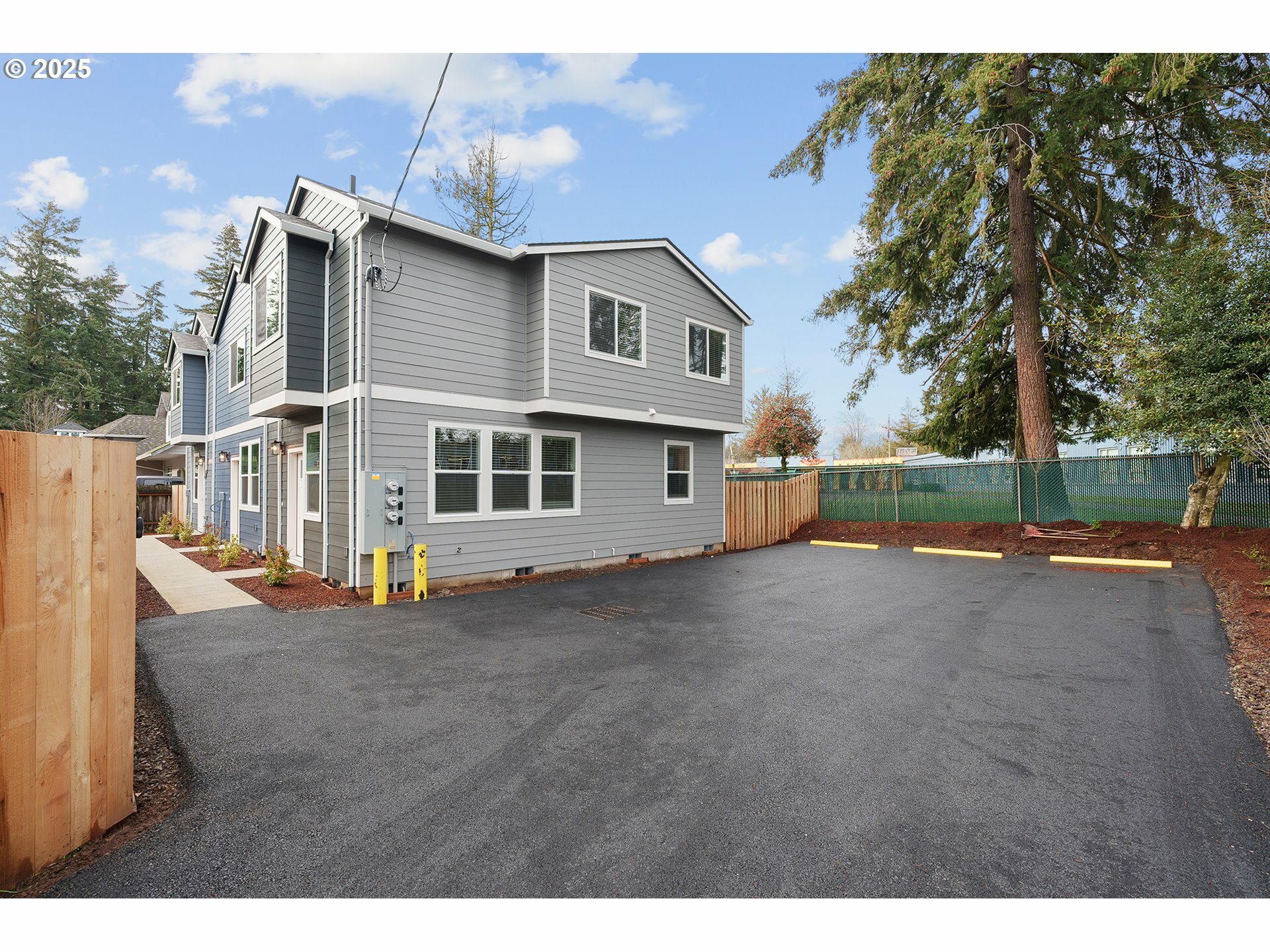 Property Photo:  2877 SE 118th Ave  OR 97266 