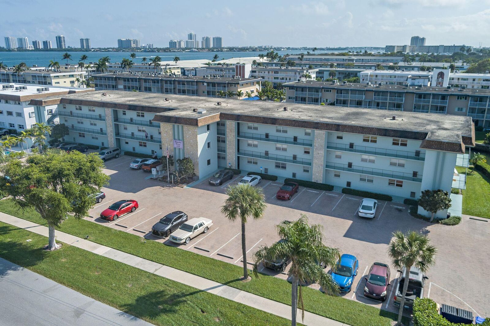 Property Photo: 124 Shore Court 302 FL 33408