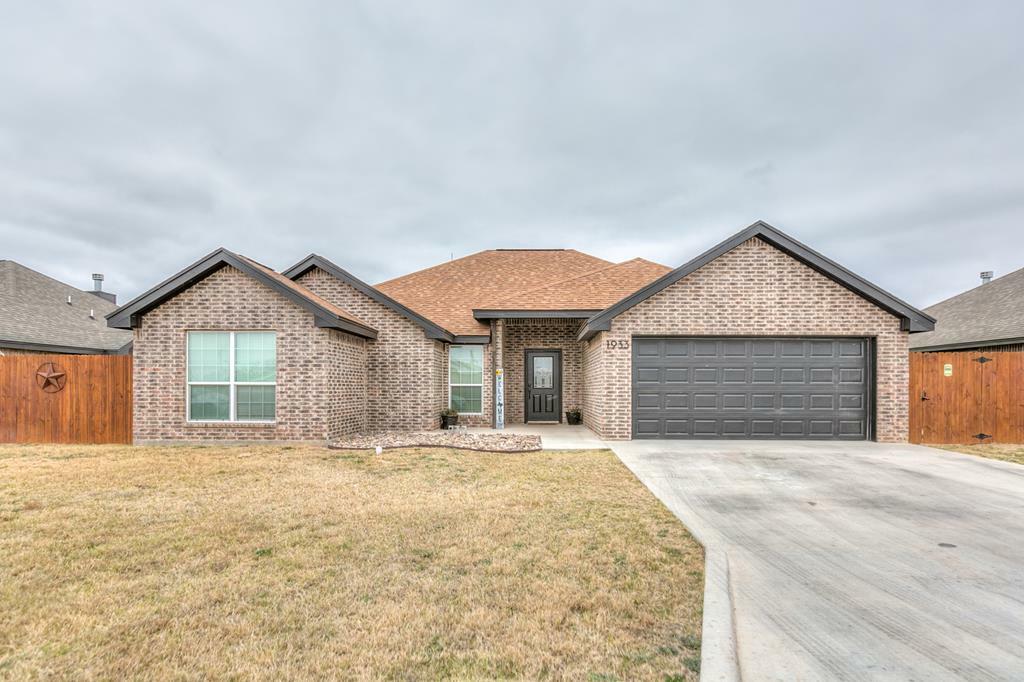 Property Photo:  1933 Lamplighter Lane  TX 76904 