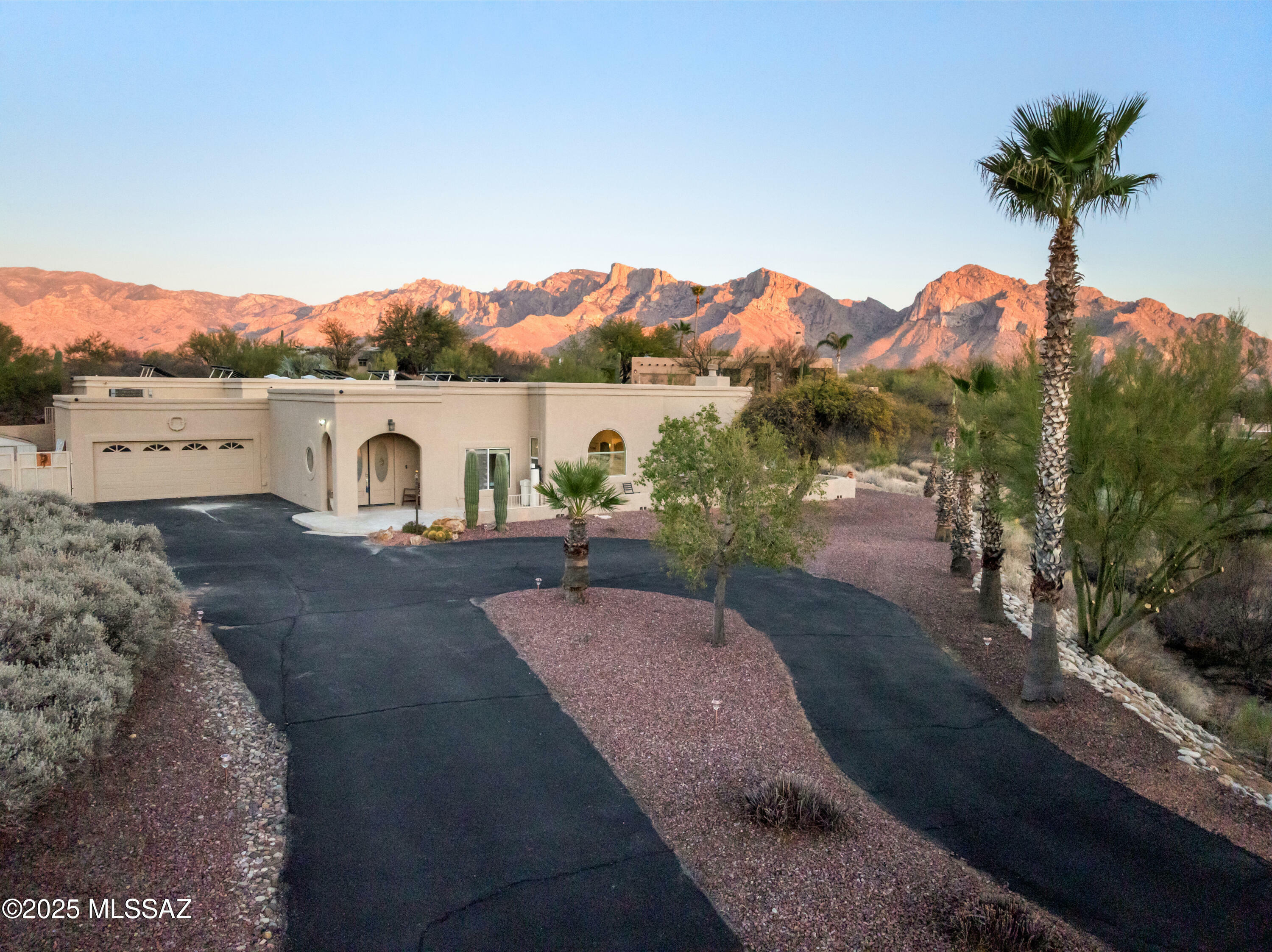 Property Photo:  11166 N Poinsettia Drive  AZ 85737 