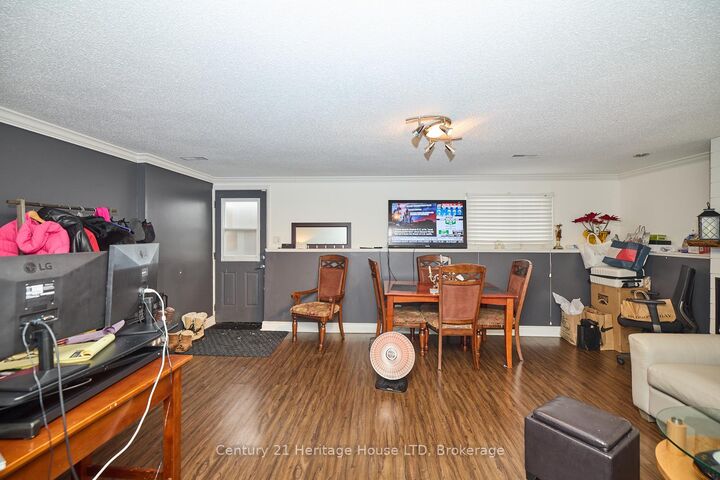 Property Photo:  27 Mayfair Drive  ON L3C 7A1 