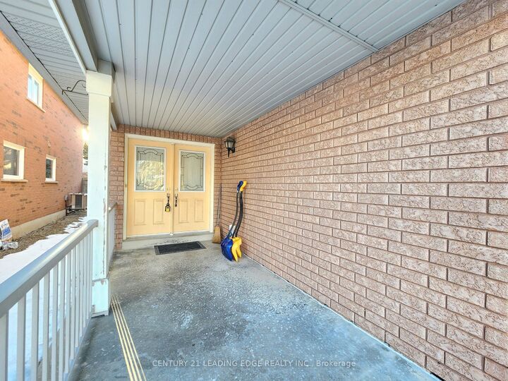 Property Photo:  10 Frobisher Street  ON L4B 4H7
