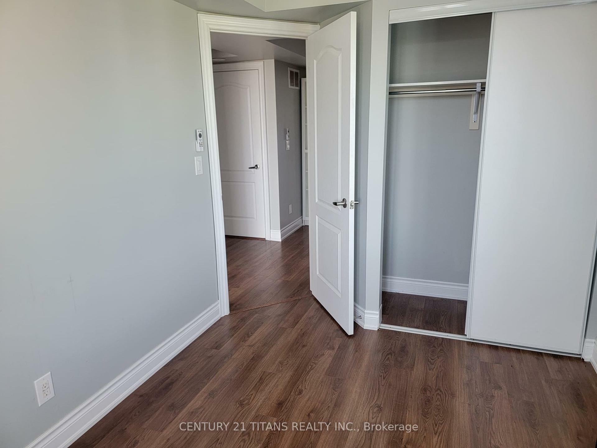 Property Photo: 60 Dunsheath Way 720 ON L6B 1N3