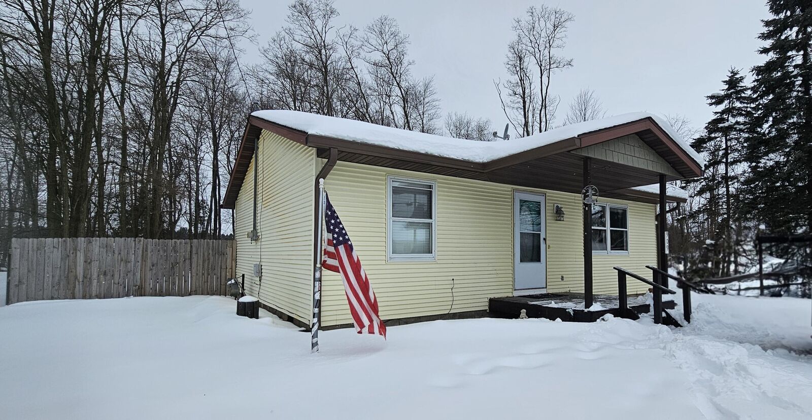 Property Photo:  909 Collingwood Avenue  MI 48629 