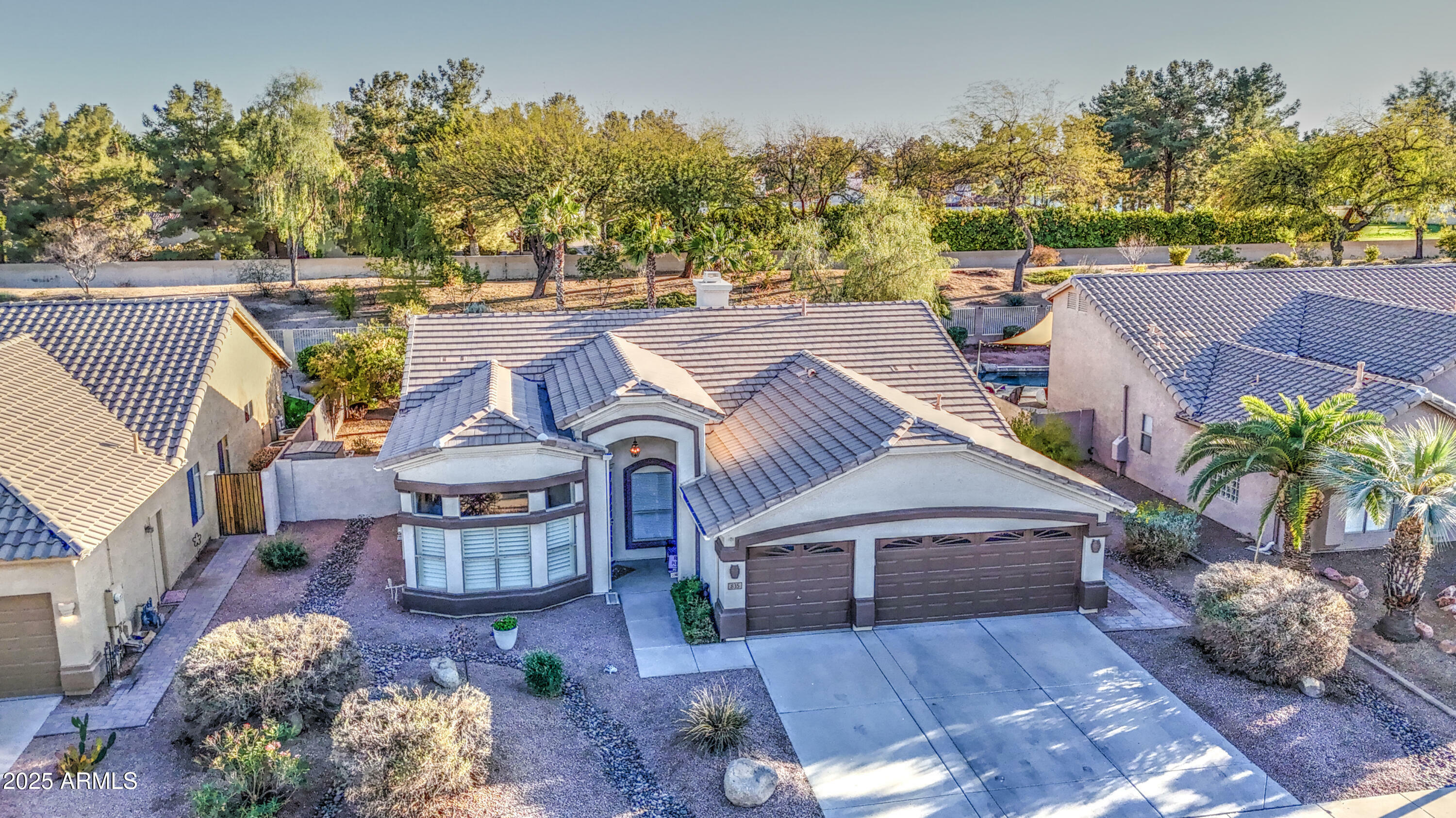 Property Photo:  835 W Beechnut Drive  AZ 85248 