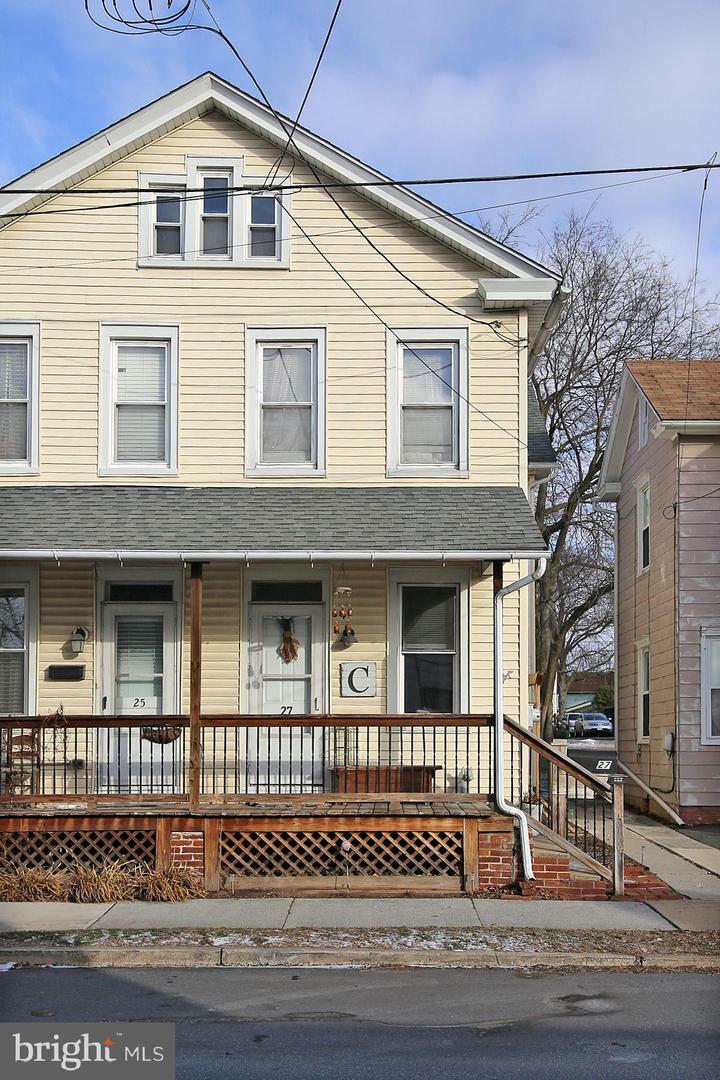 Property Photo:  27 E Lincoln Avenue  PA 17543 