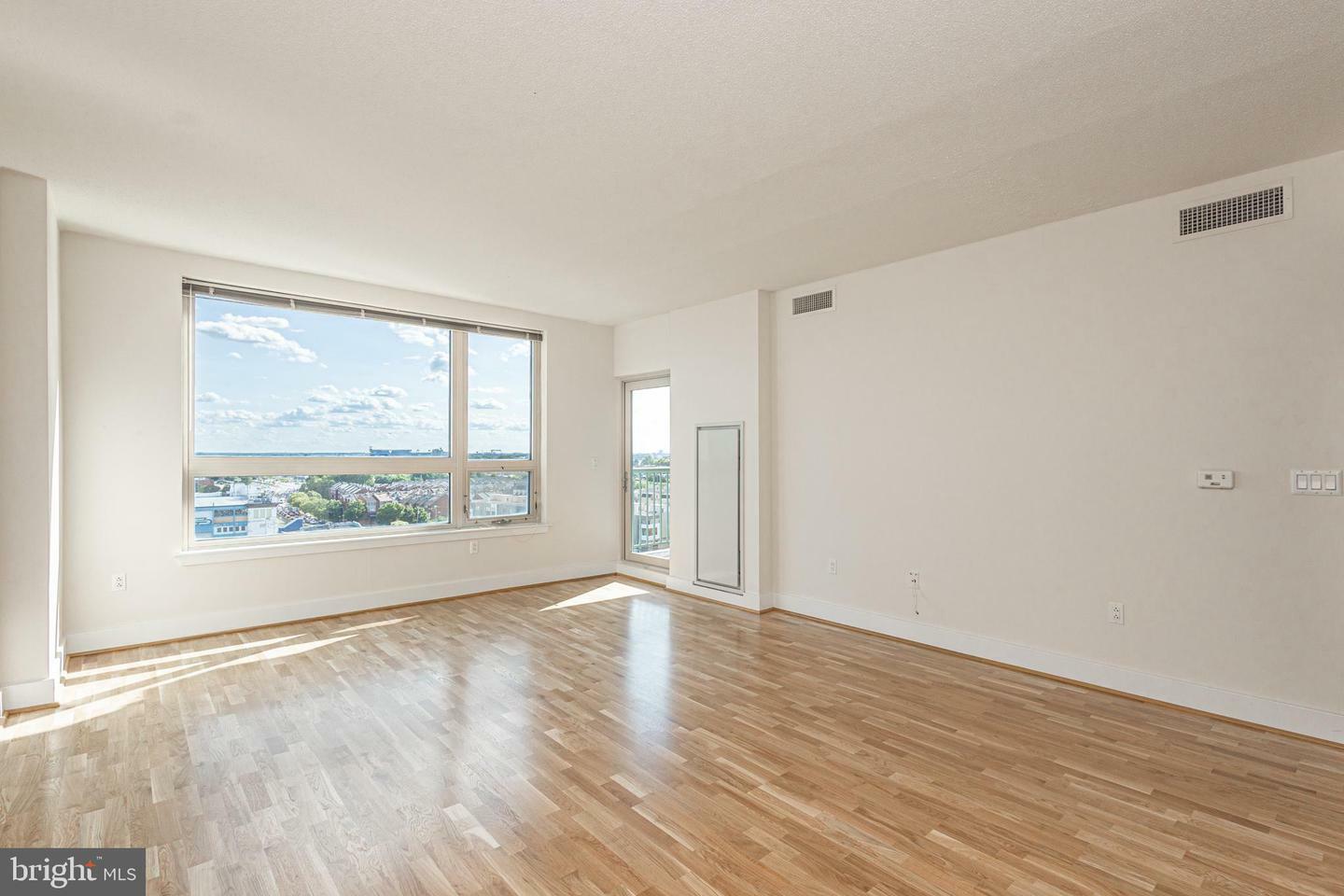 Property Photo:  717 S Chris Columbus Boulevard Ph7  PA 19147 