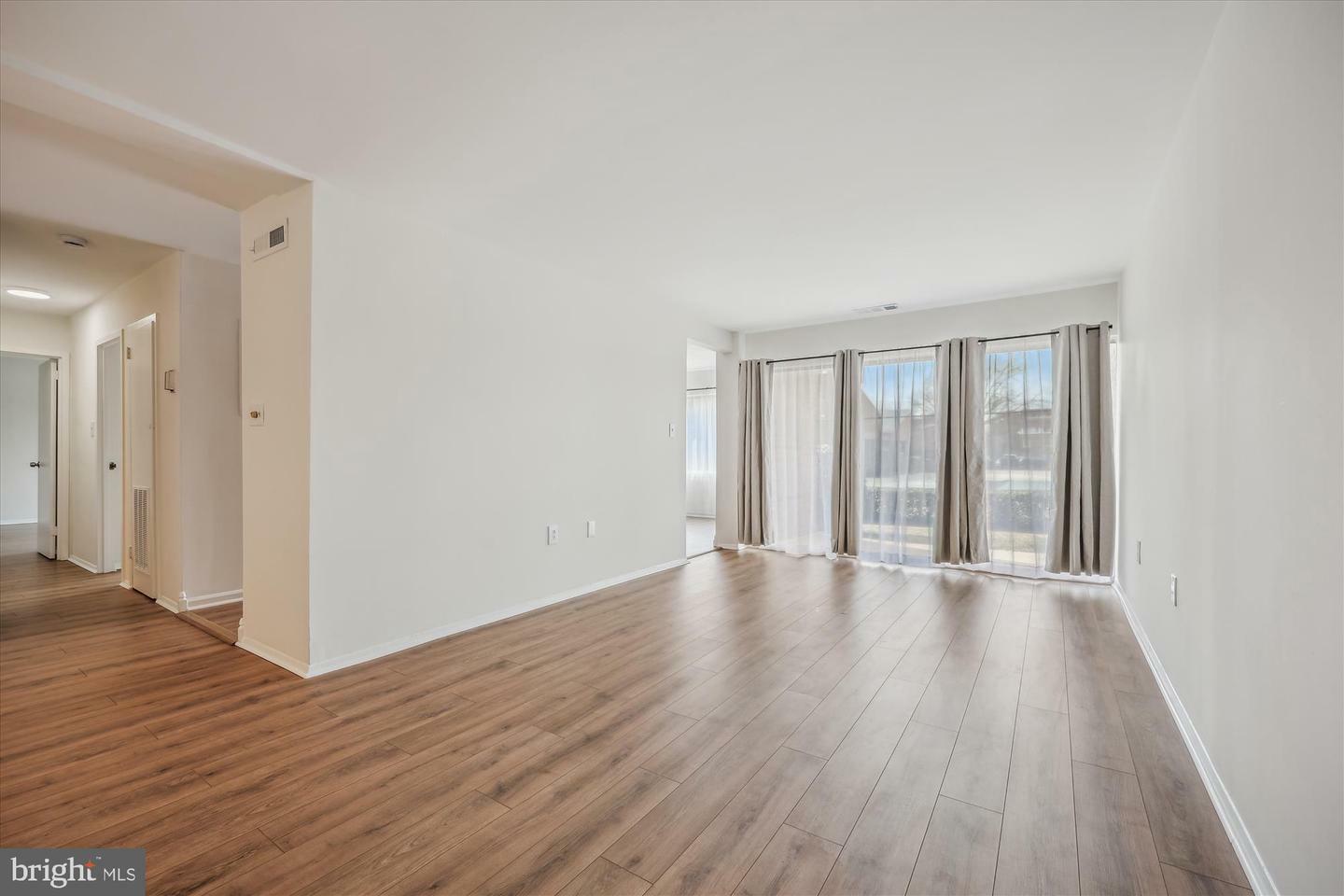 Property Photo:  412 Girard Street 104  MD 20877 