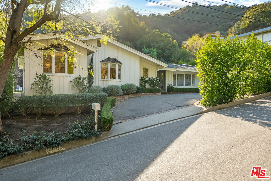 Property Photo:  4071 Mandeville Canyon Rd  CA 90049 