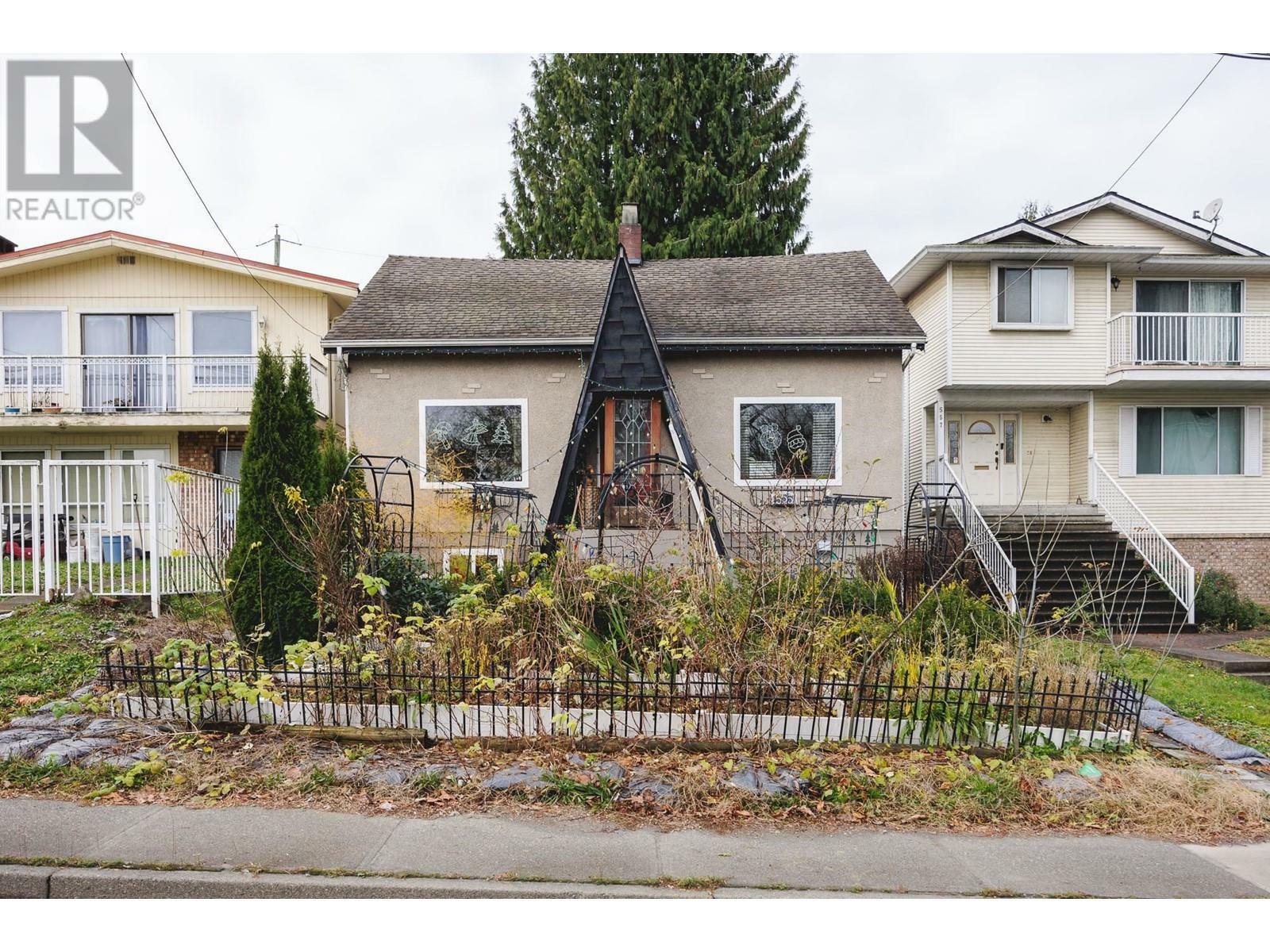 Property Photo: 555 East Columbia Street BC V3L 3X9