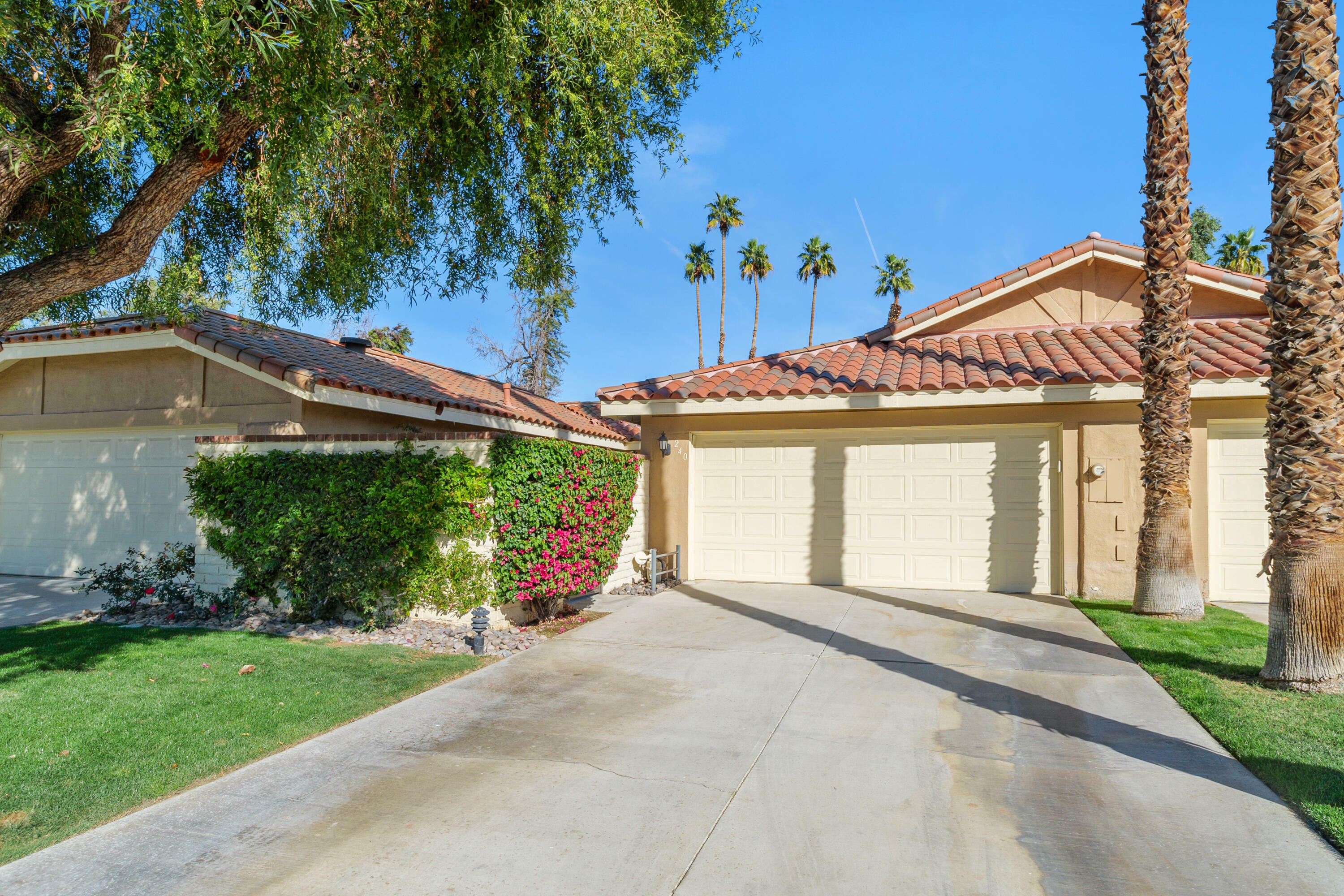 Property Photo:  240 Santa Barbara Circle  CA 92260 