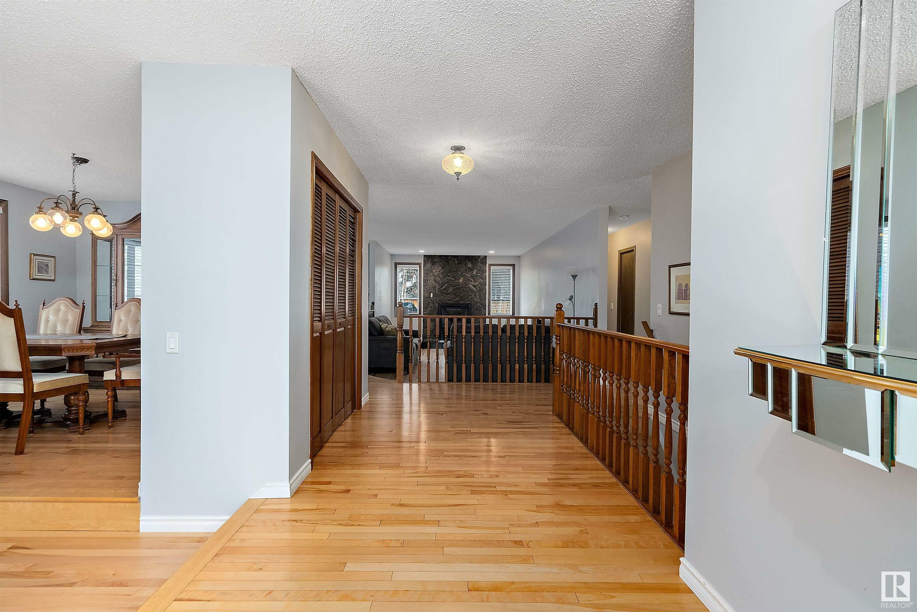 Photo de la propriété:  630 Henderson Street NW  AB T6R 1S7 