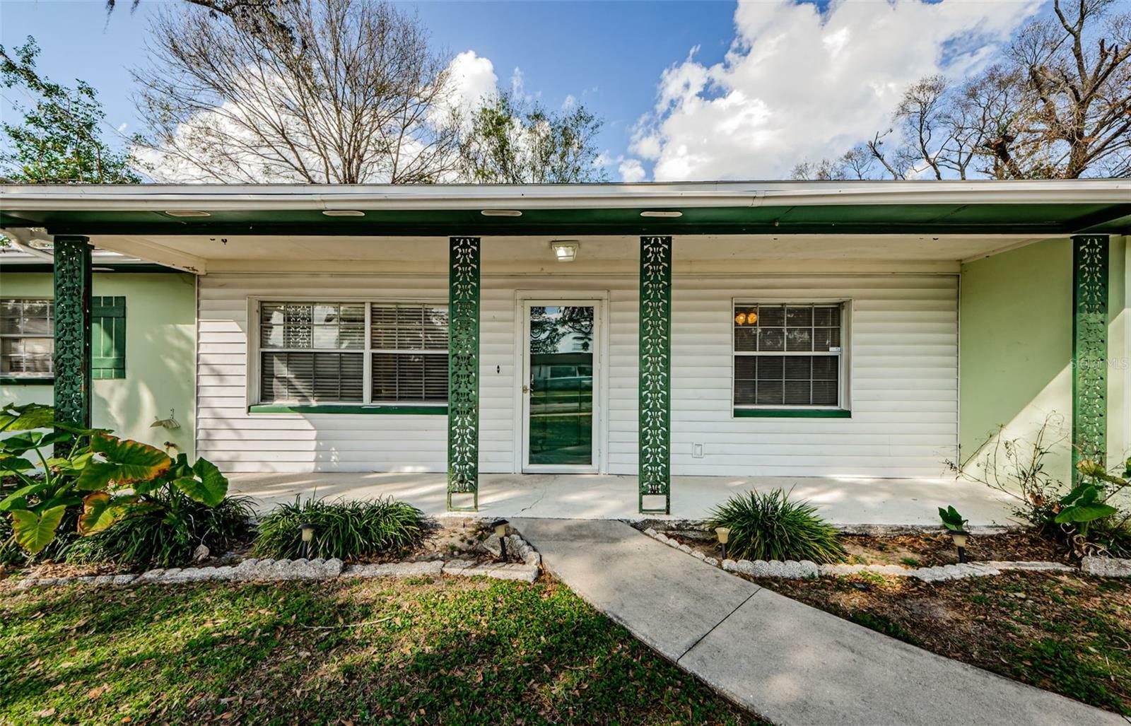 Property Photo:  1004 Hallwood Loop  FL 33511 