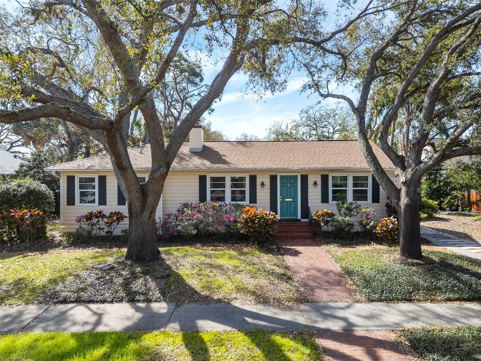 Property Photo:  3810 W Granada Street  FL 33629 