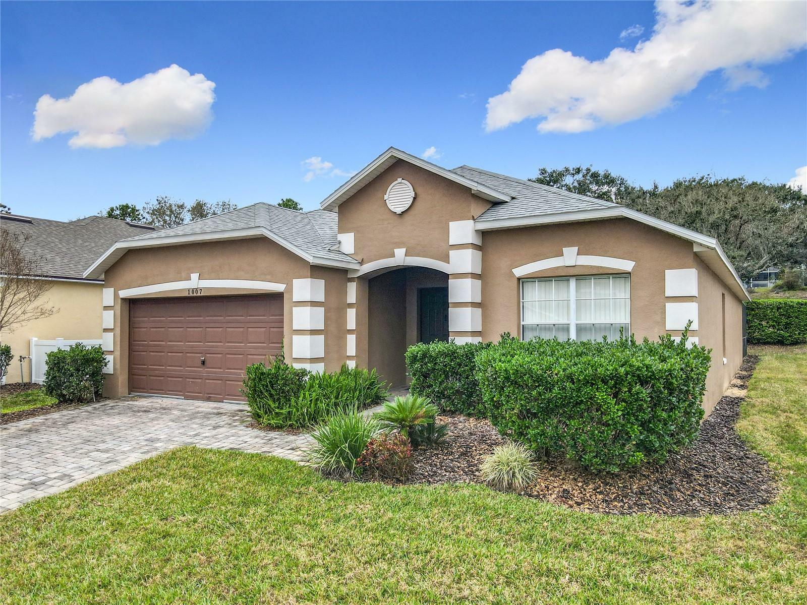 Property Photo:  1007 Balmoral Drive  FL 33896 