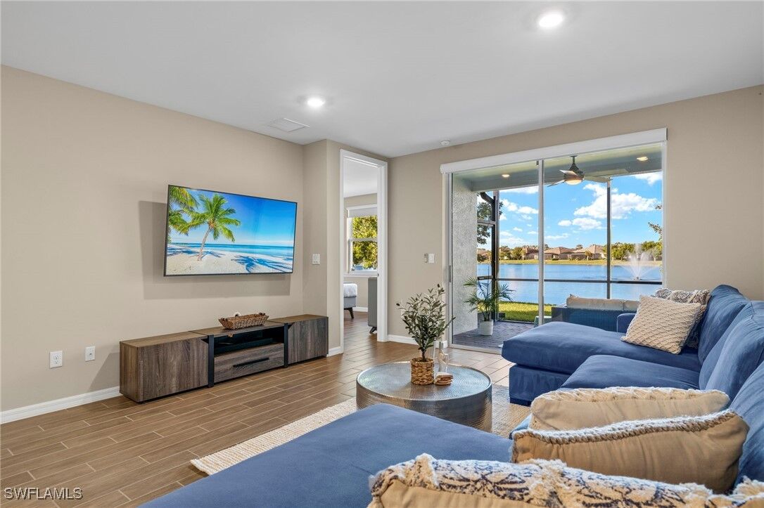 Property Photo:  14644 Edgewater Circle  FL 34114 