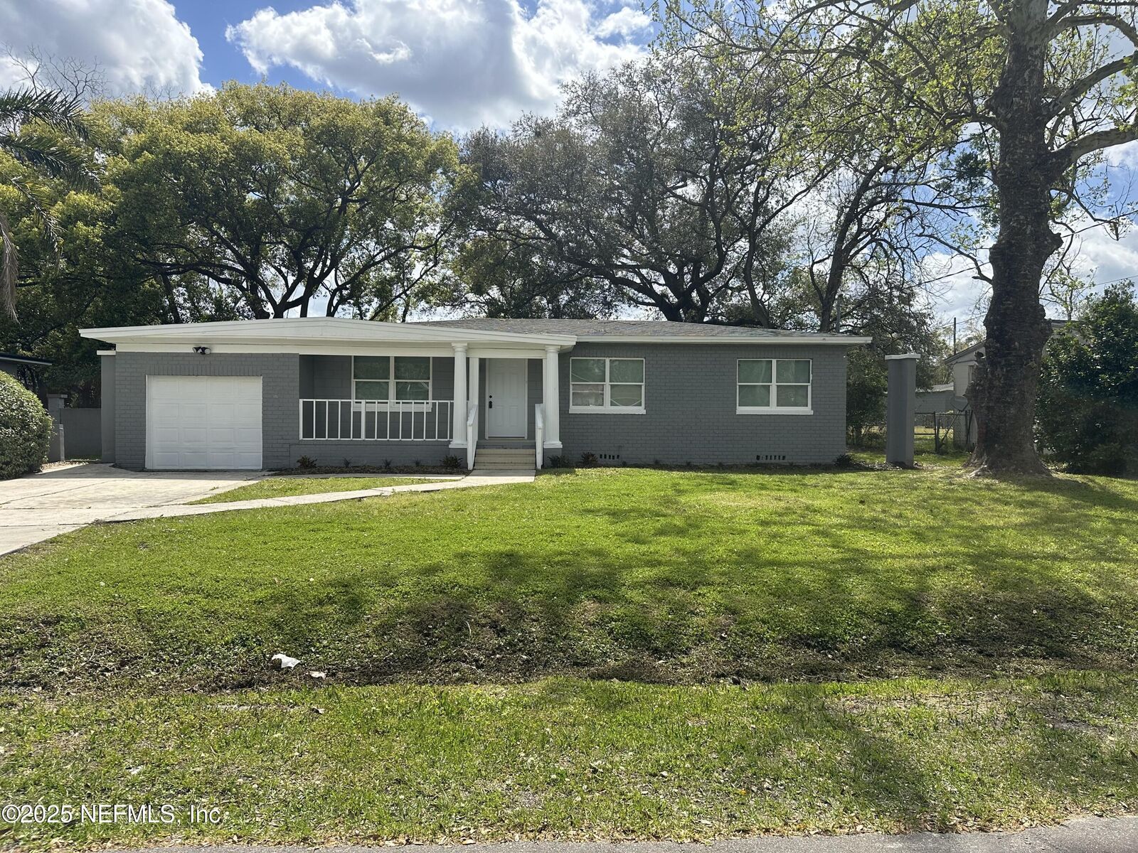 Property Photo: 8049 Ramsgate Road FL 32208