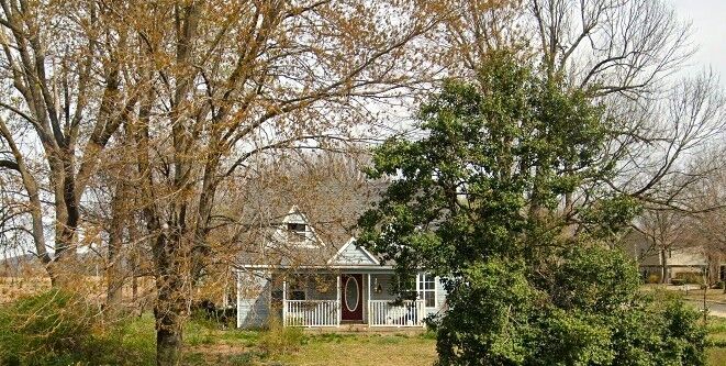 Property Photo: 2190 N Garland Avenue AR 72704