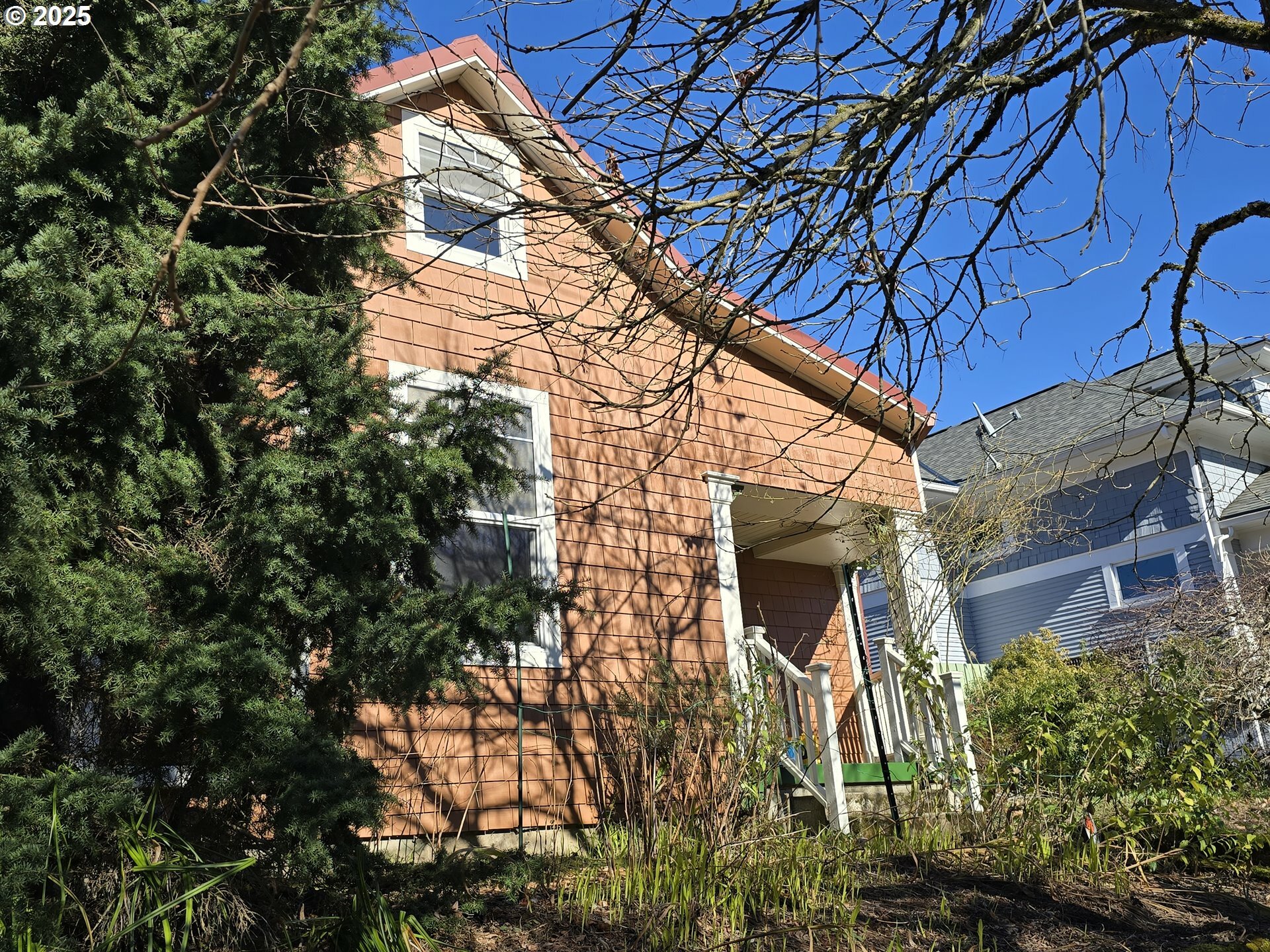 Property Photo:  1125 SE Linn St  OR 97202 