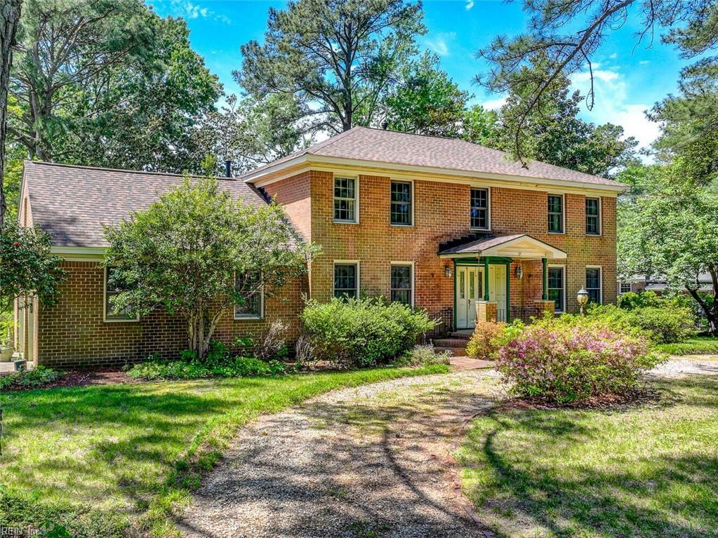 Property Photo: 2824 Meadow Wood Dr E VA 23321