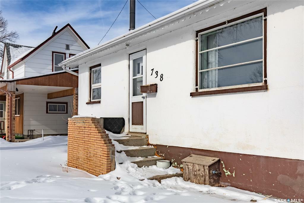 Property Photo:  738 Stadacona Street E  SK S6H 0K4 