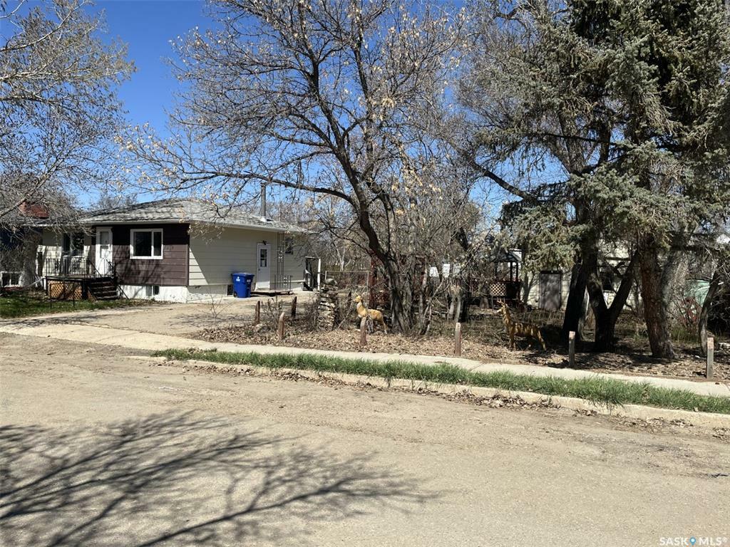 Property Photo: 211 Little Flower Avenue SK S0L 2V0