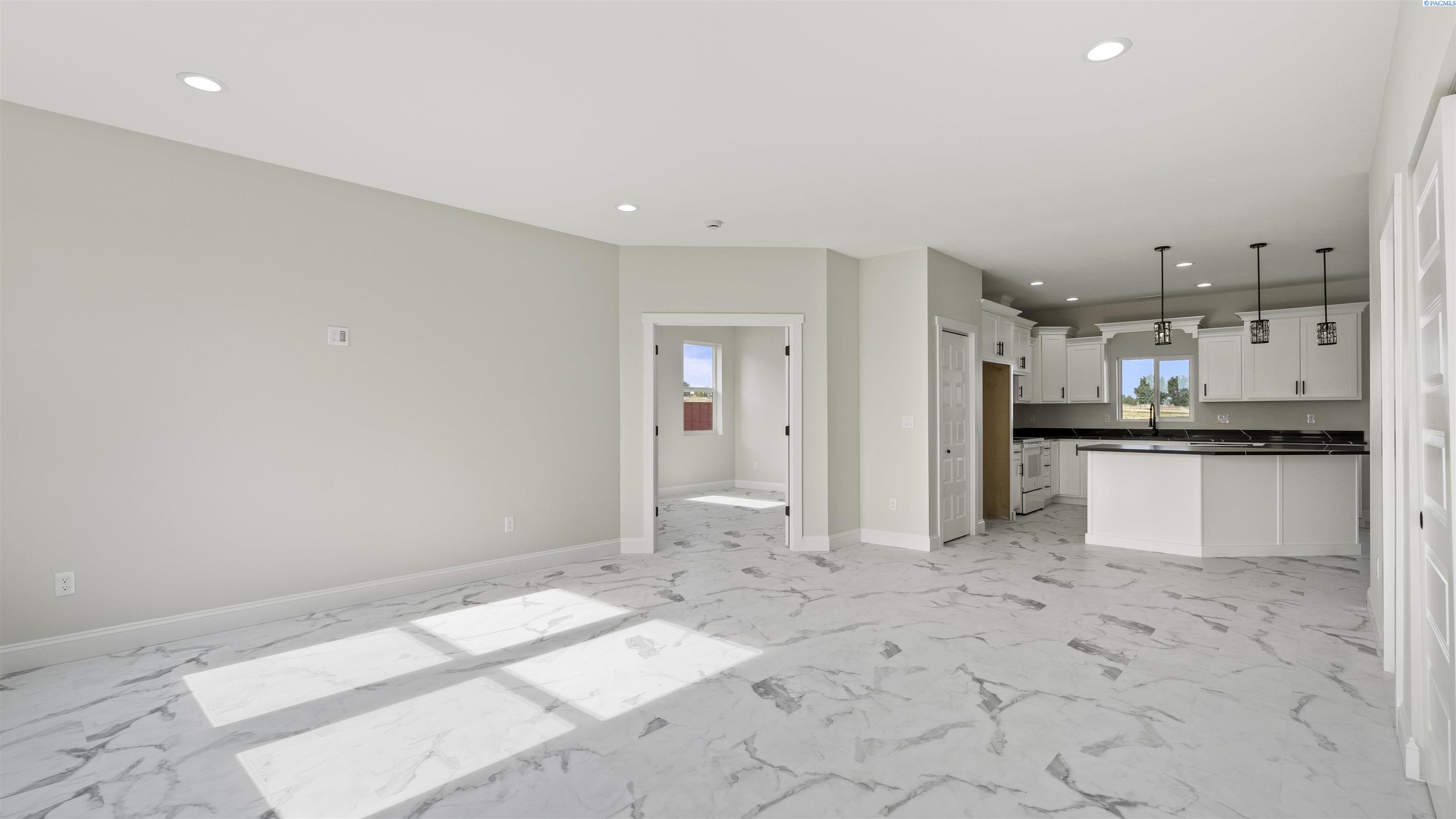 Property Photo: 301 Victoria St WA 98944