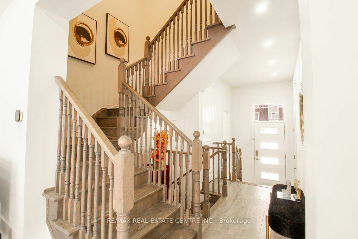 Property Photo:  98 Lockyer Dr E  ON L1P 0M3 