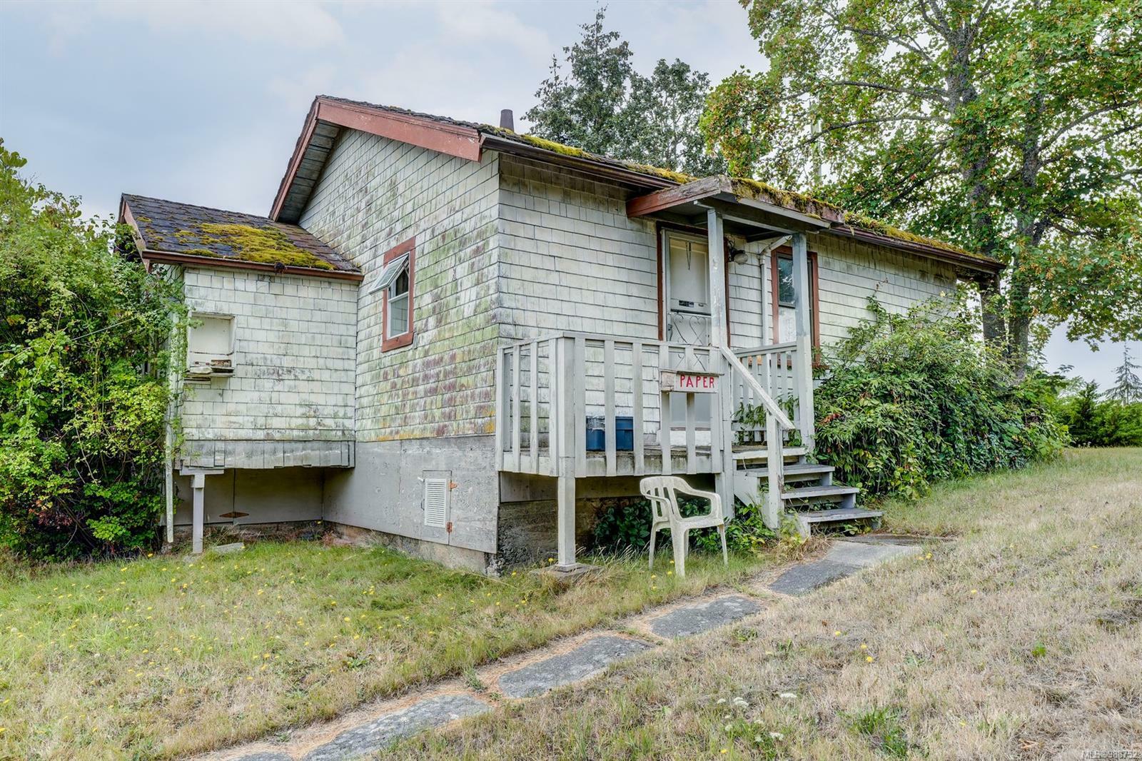 Property Photo:  3927 Douglas St  BC V8X 5L3 