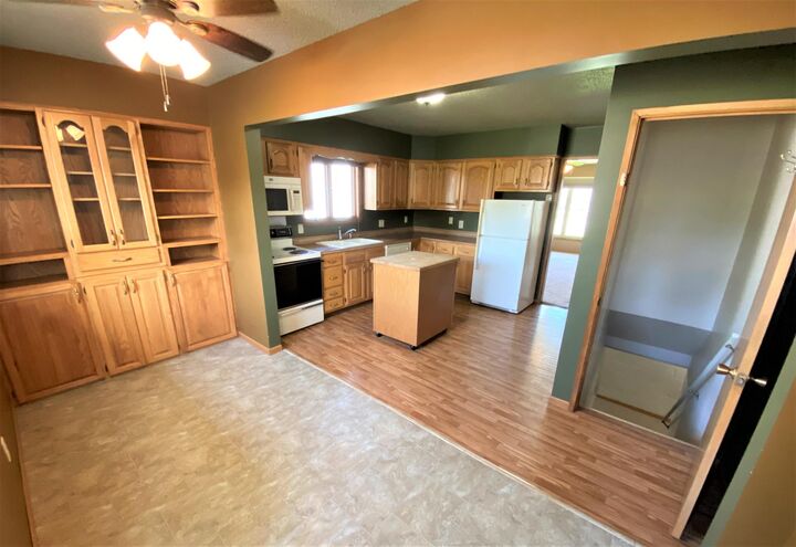 Property Photo:  614 NE 12th Ave  SD 57401 