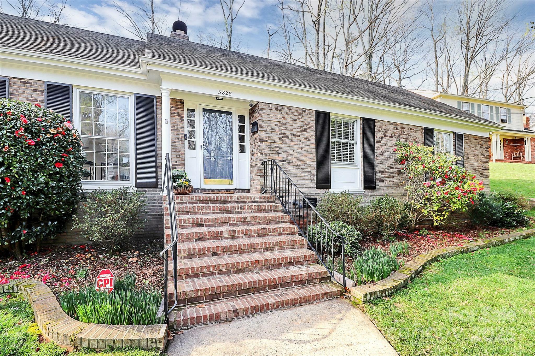 Property Photo: 3828 Chandworth Road NC 28210