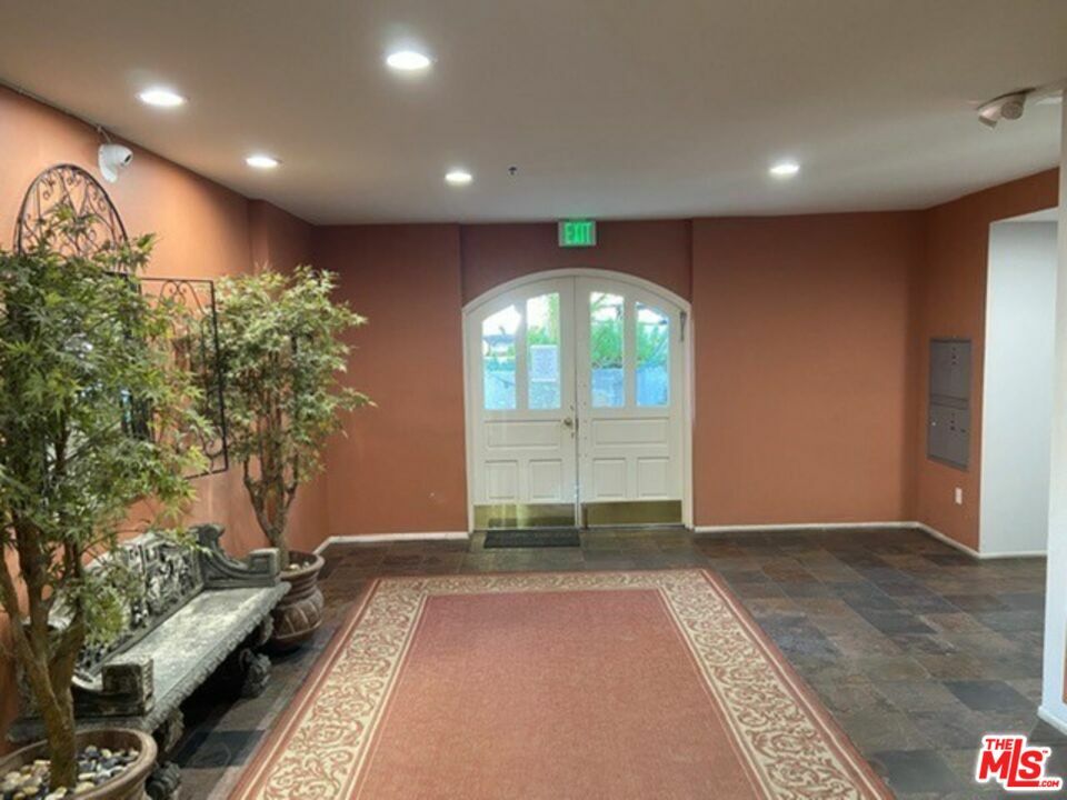 Property Photo:  1921  Malcolm Ave 201  CA 90025 