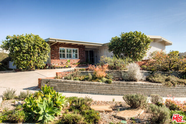 Property Photo: 3720 Oceanhill Way CA 90265