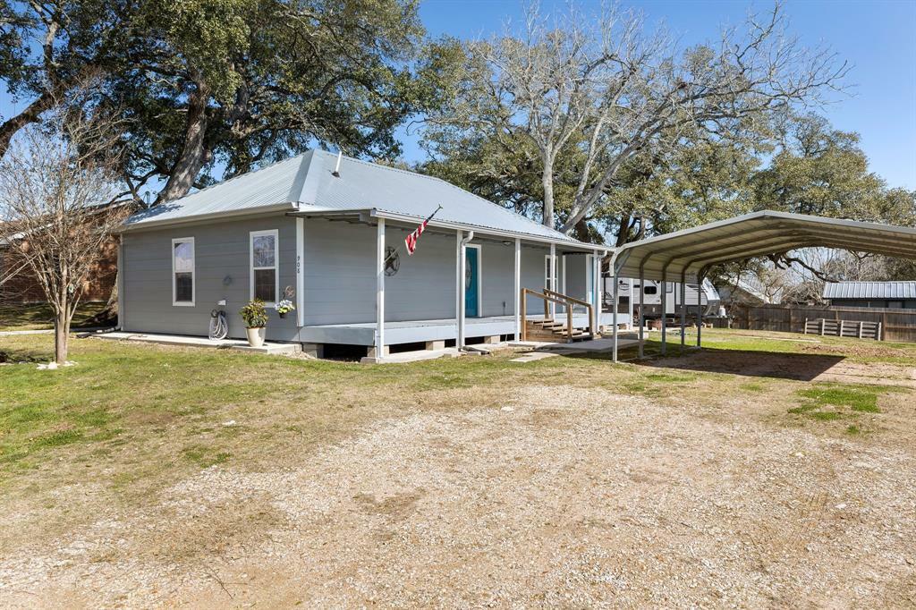 Property Photo:  908 N Colorado Street  TX 77835 