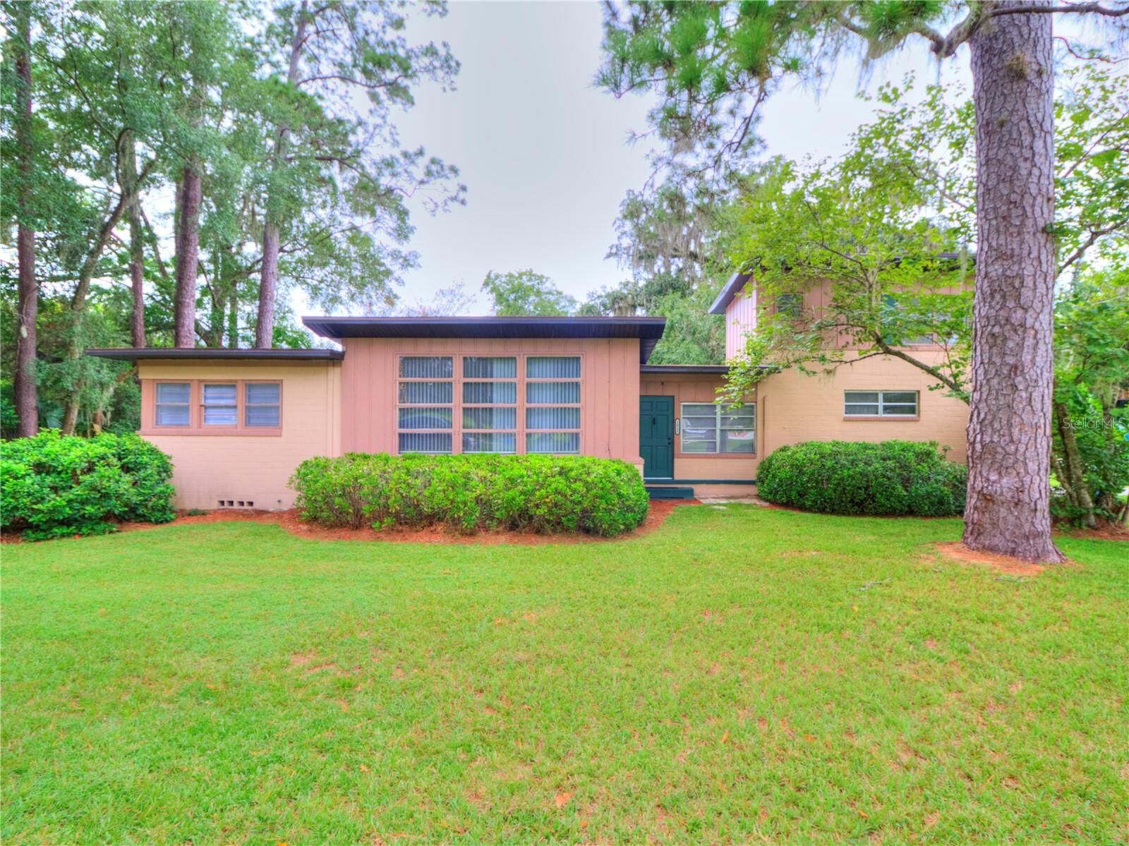 Property Photo:  1022 NE 11th Avenue  FL 34470 