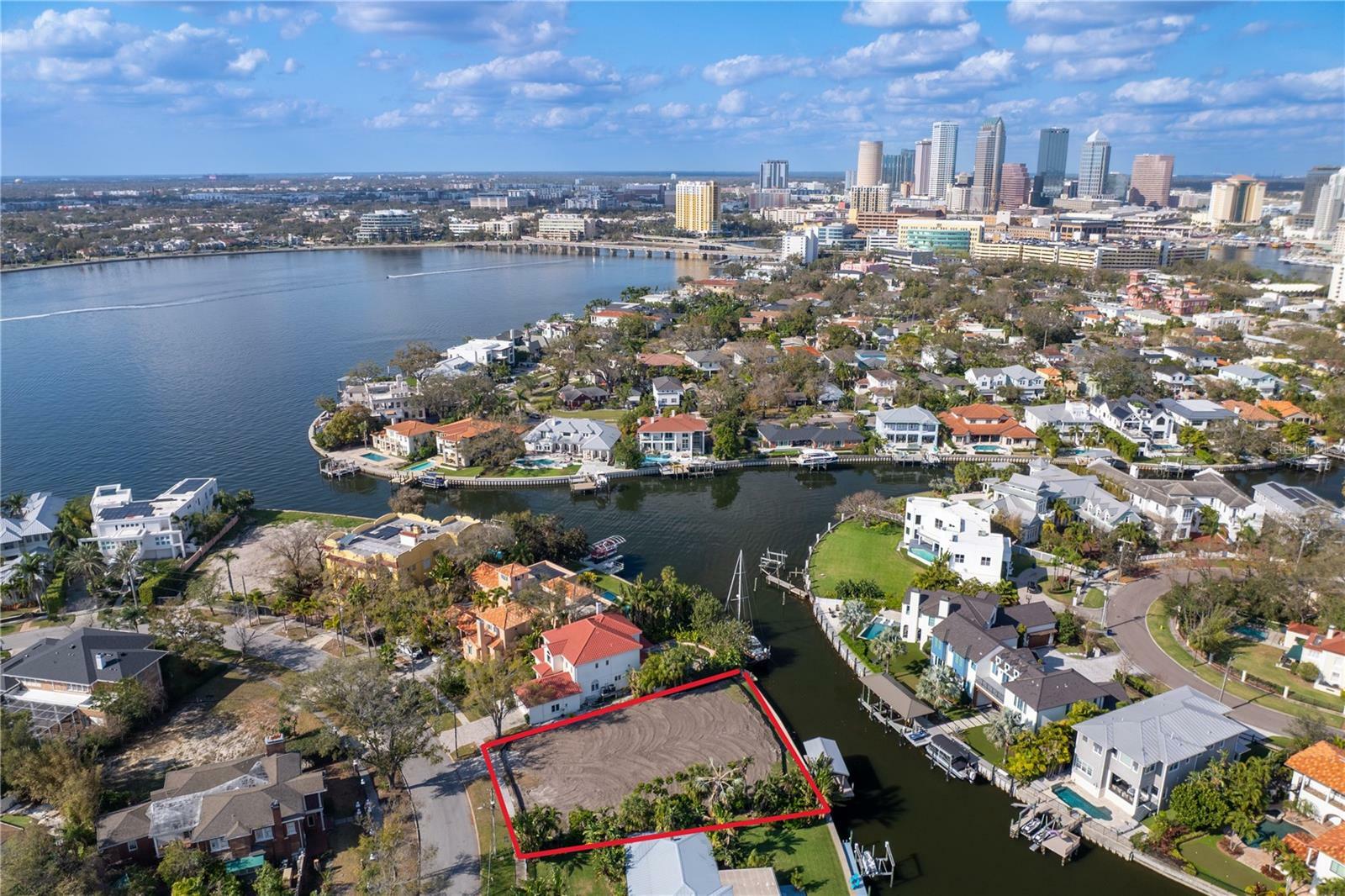 Property Photo: 18 Bahama Circle FL 33606