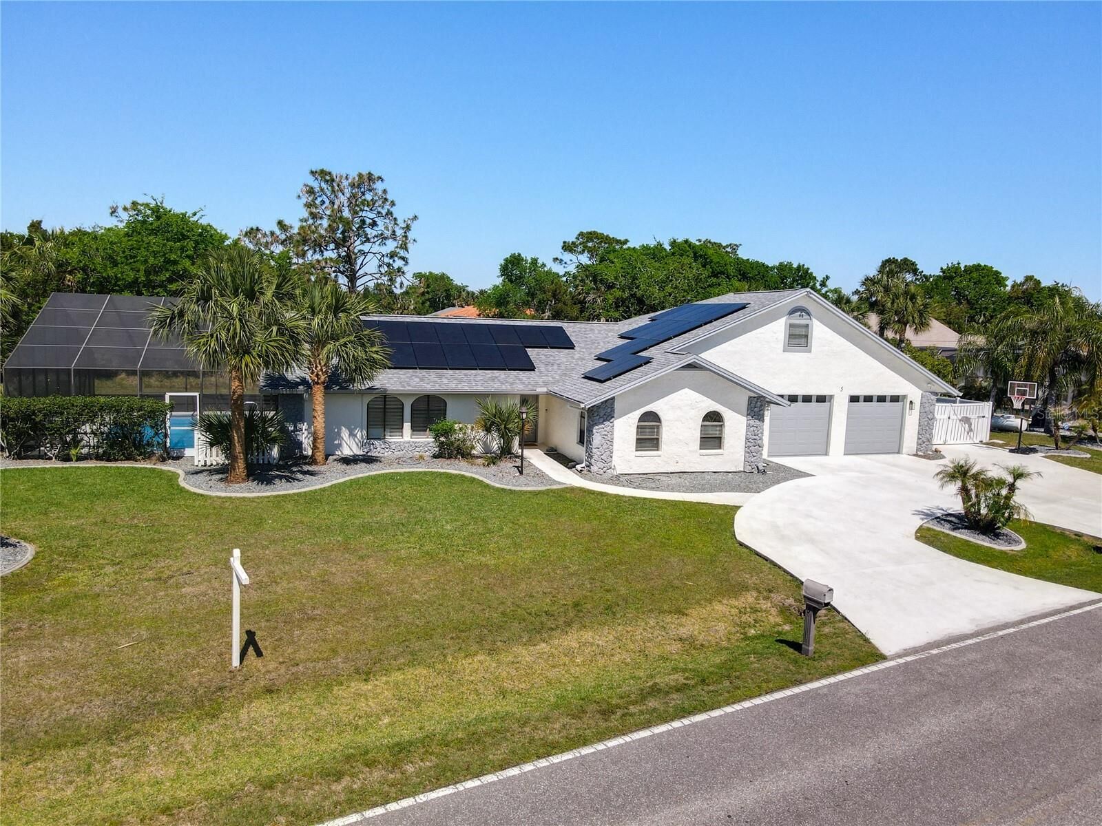 Property Photo: 5 Colorado Drive FL 32137