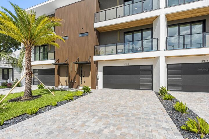 Property Photo:  101 W Warren Avenue 1  FL 33602