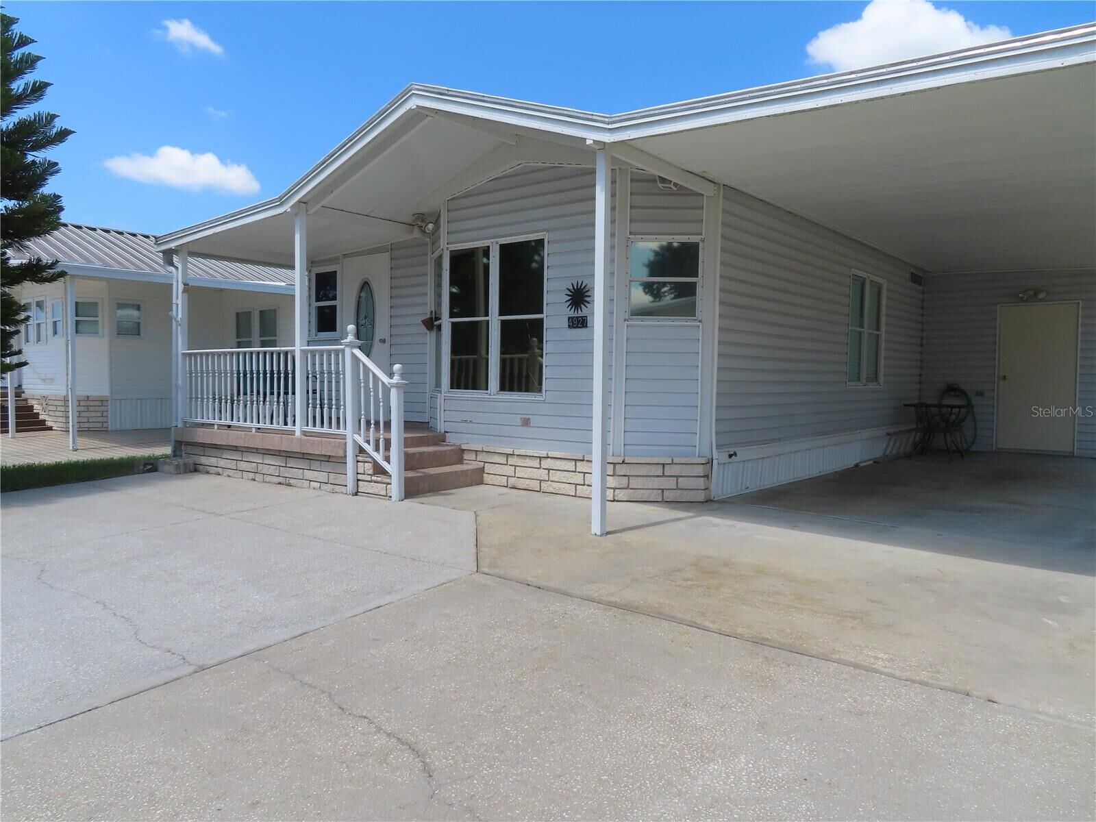 Property Photo: 4927 Britni Way FL 33541
