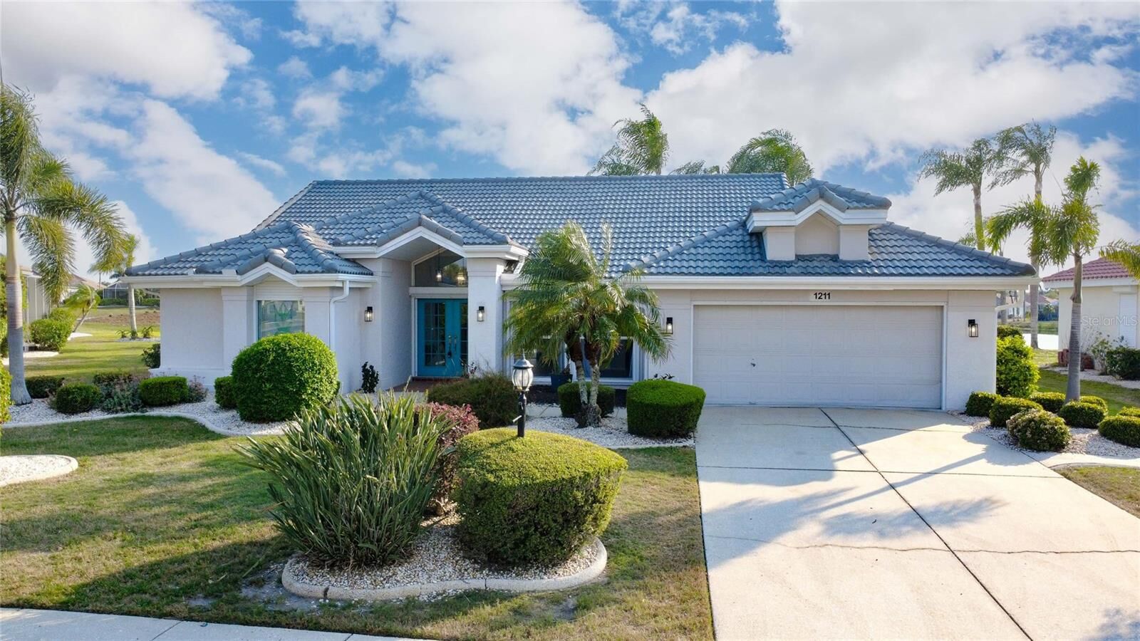 Property Photo:  1211 Peridot Lane  FL 33573 