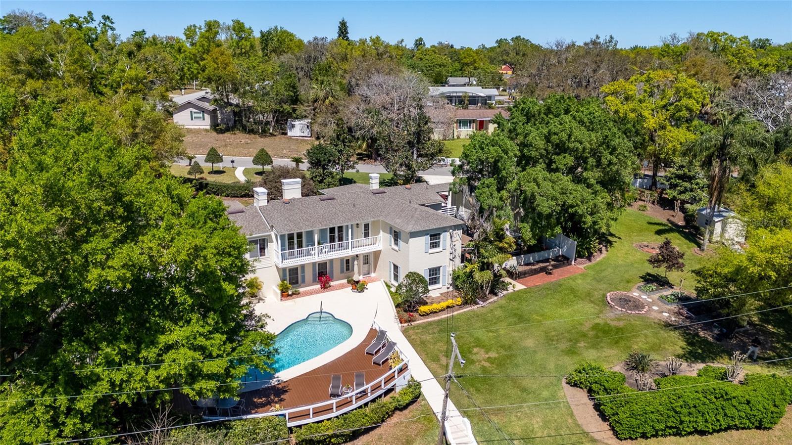 Property Photo: 1400 Tedford Street FL 32726