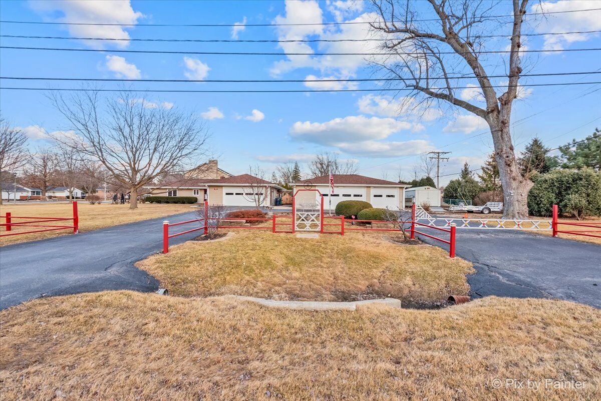 Property Photo:  755 S Il Route 53  IL 60148 