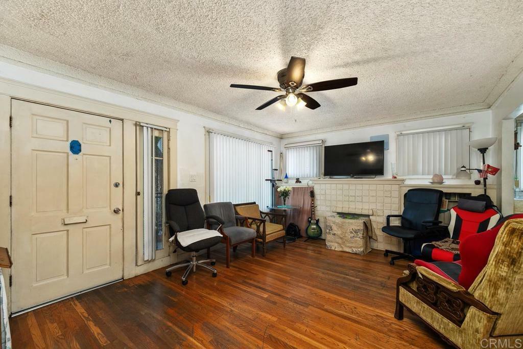 Property Photo: 2242 S Ridgeley Drive CA 90016