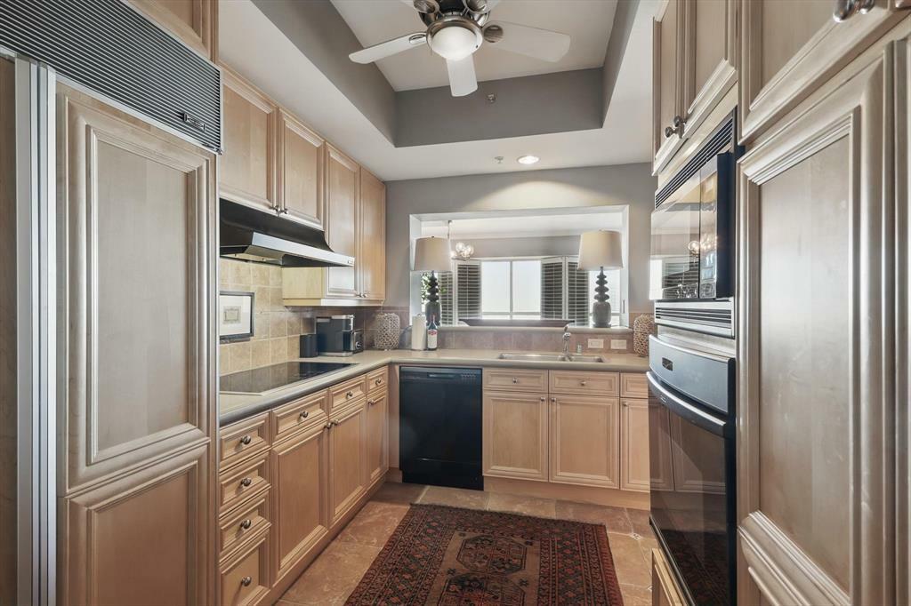 Property Photo: 3401 Lee Pkwy 1109 TX 75219
