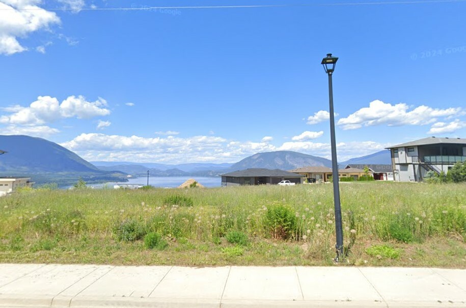 Property Photo: 1150 19 Avenue SE BC V1E 3P9
