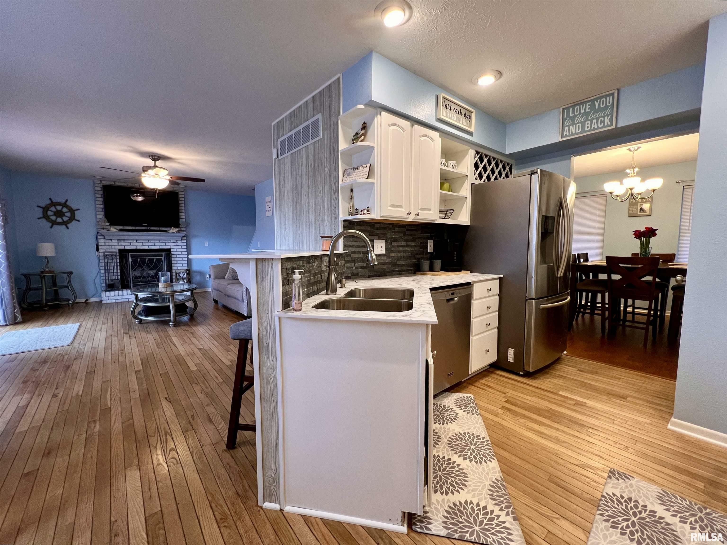 Property Photo: 338 Sherwood Circle IL 61428