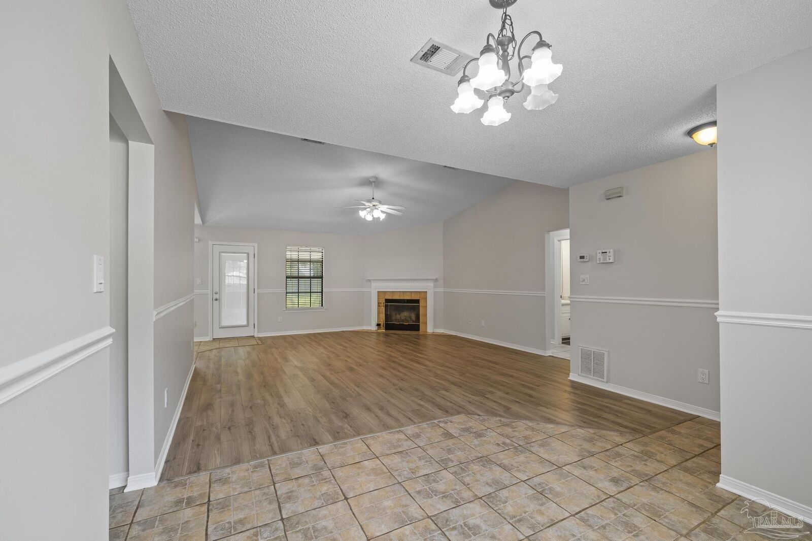 Property Photo: 5105 Potomac Dr FL 32571