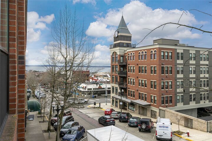 1224  Harris Avenue 306  Bellingham WA 98225 photo