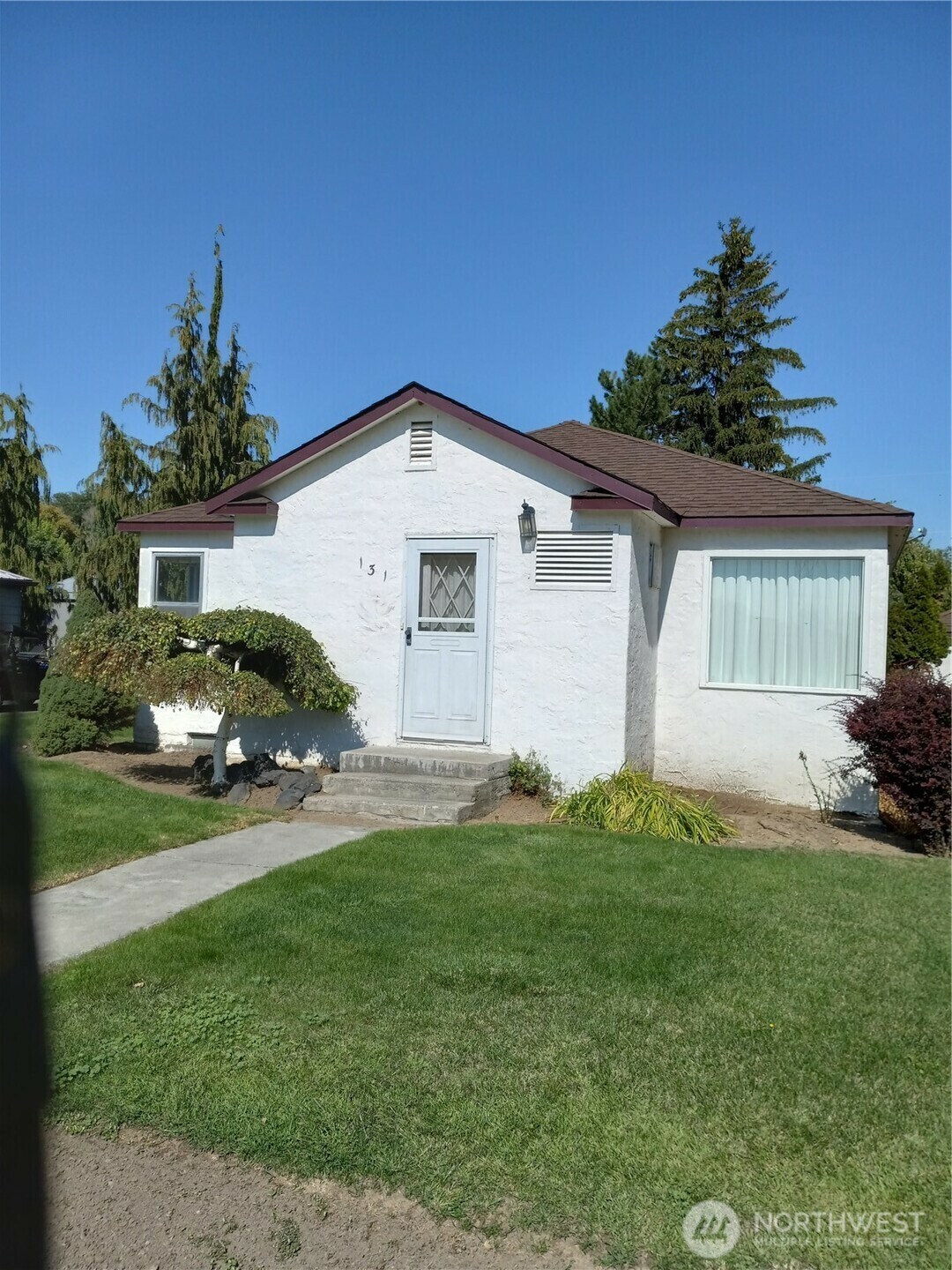 Property Photo: 131 Hamilton Street WA 98830