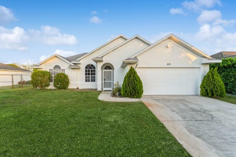 Property Photo:  819 SW Duncan Terrace  FL 34953 